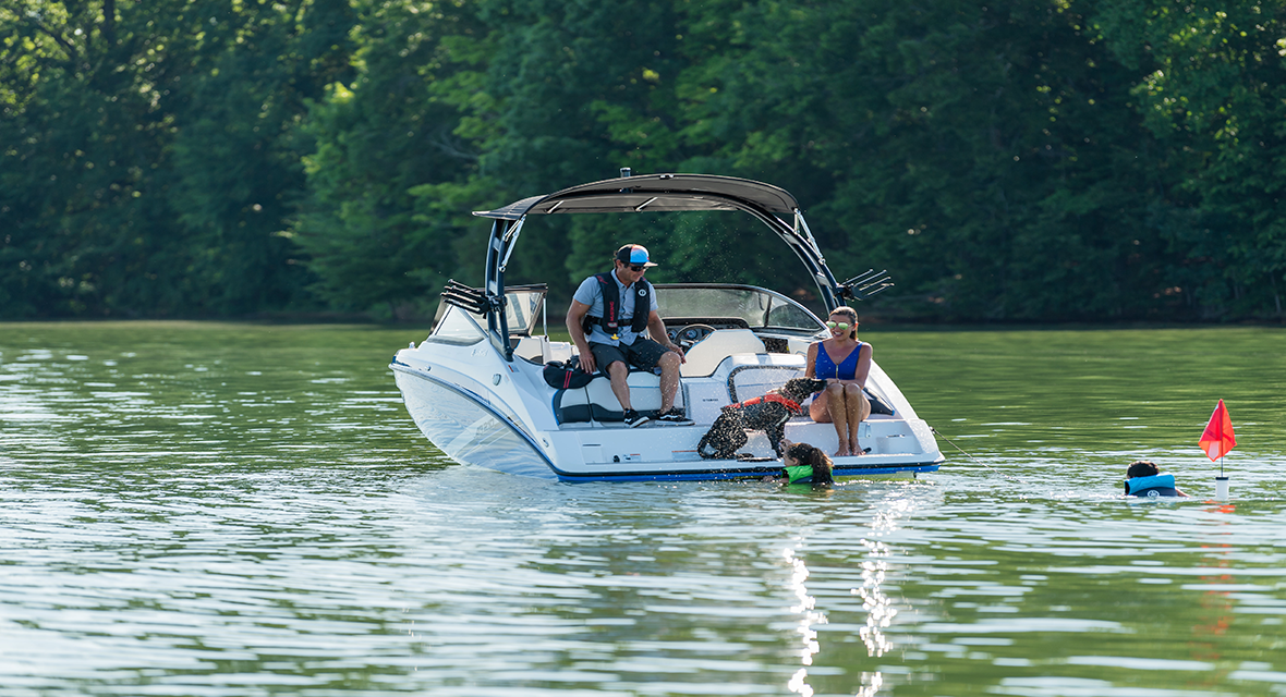 yamaha-boats-2023-boating-with-dog.png