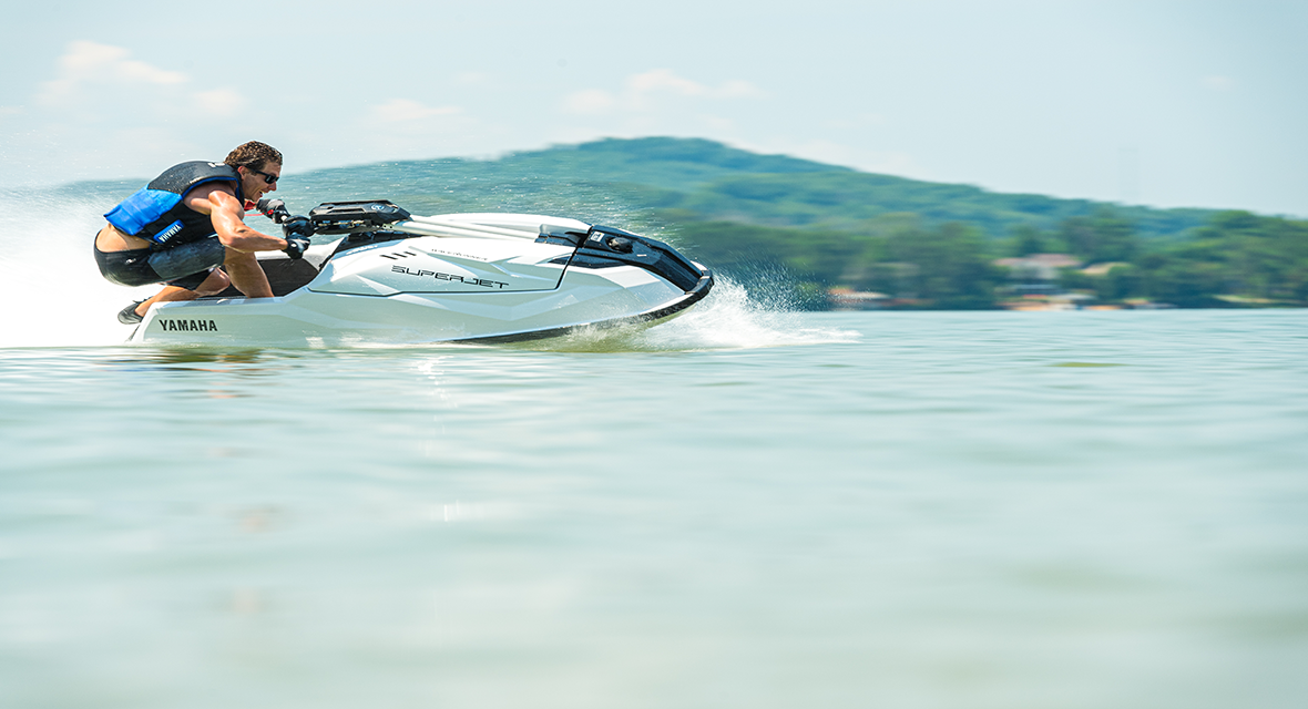 yamaha-waverunners-2021-clad-features-yamaha-superjet.png