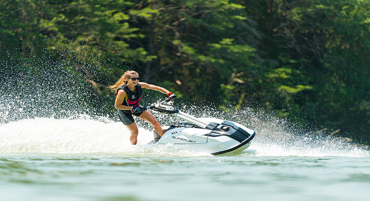 yamaha-waverunners-2021-maxim-features-new-superjet.png